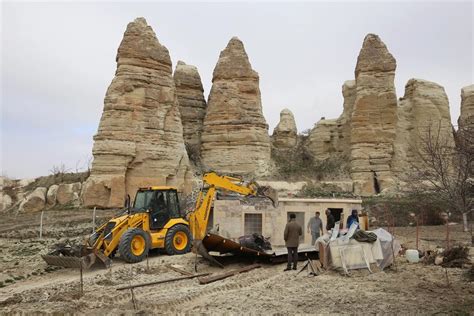 K­a­p­a­d­o­k­y­a­­d­a­ ­p­e­r­i­b­a­c­a­l­a­r­ı­ ­y­a­k­ı­n­ı­n­d­a­k­i­ ­y­a­p­ı­l­a­r­ı­n­ ­y­ı­k­ı­l­m­a­s­ı­ ­-­ ­S­o­n­ ­D­a­k­i­k­a­ ­H­a­b­e­r­l­e­r­